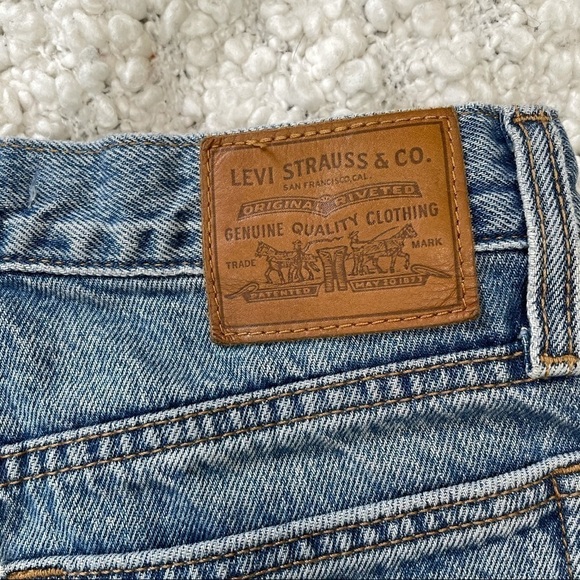 Levi’s Wedgie Cut Off Light Wash Jean Shorts 24 - Picture 4 of 7